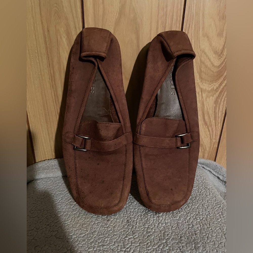 AEROSOLES Tan Suede Shoes